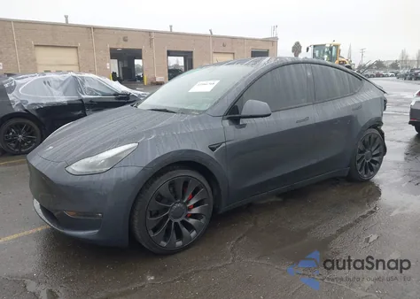 2023 Tesla Model Y Performance Dual Motor All-Wheel Drive z USA, uszkodzony, nr VIN 7SAYGDEF5PF947682